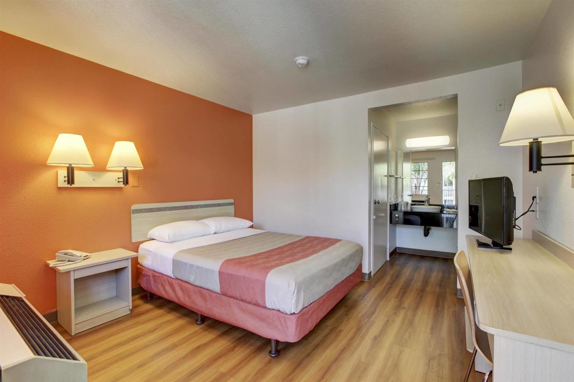 Motel 6-Bellflower, Ca - Los Angeles Exterior photo